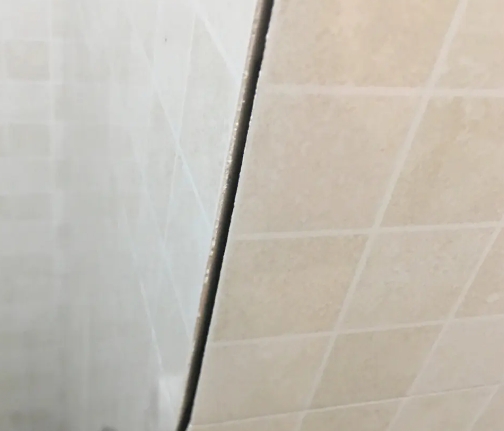 左云瓷砖空鼓维修公司分享阳台瓷砖脱落的修复过程可以分为以下几个步骤